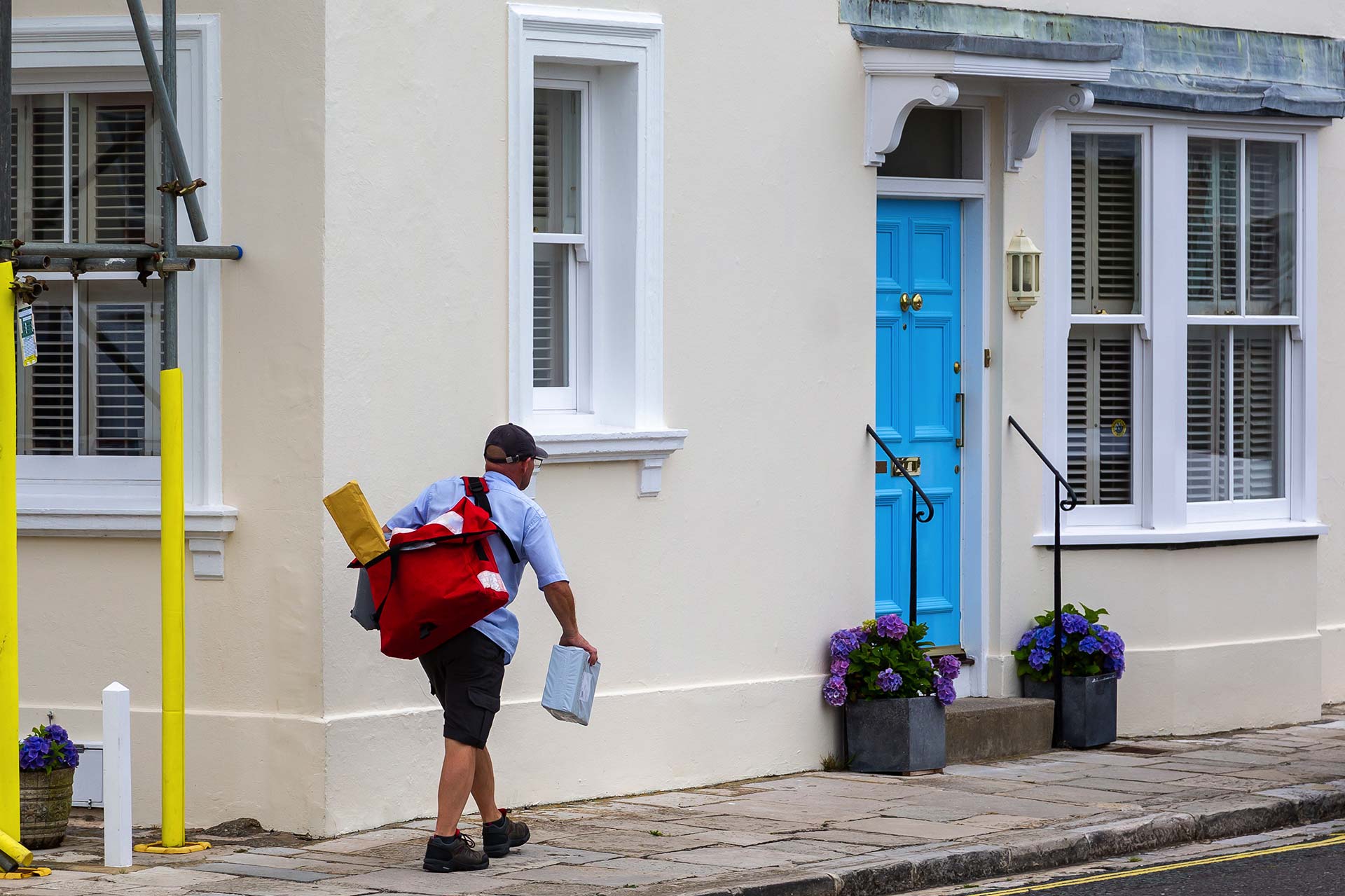 How to Save Money on Shipping: Carrier Tariffs, Royal Mail & More