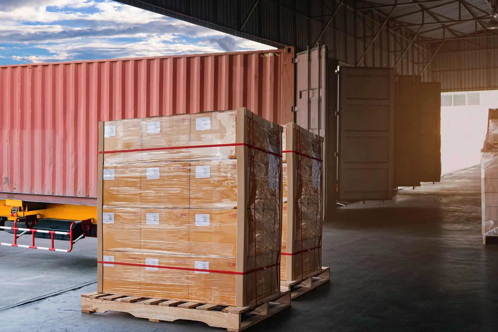 6-Ways-to-Palletise-Boxes-Safely-for-Shipping-Storage The Packaging Club